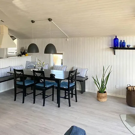 Cozy Summer House With 100 Meters To The Sea Ferienhaus