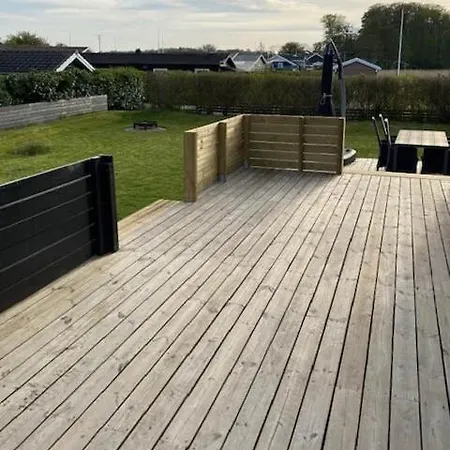 Cozy Summer House With 100 Meters To The Sea *