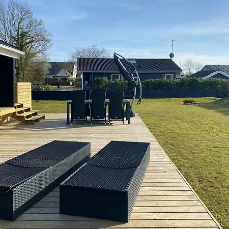 Cozy Summer House With 100 Meters To The Sea *